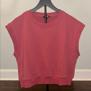 Women's crimson Sleeveless Top